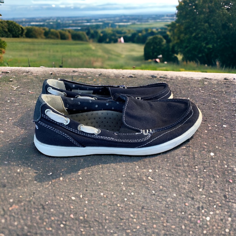 Riverland Women’s slip on shoes Size 7 Blue Solid Casual Boat Beach Summer